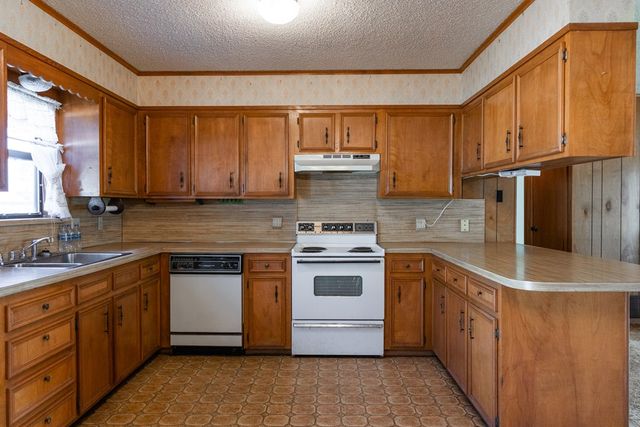 302 W 18th St, Robert Lee, TX 76945