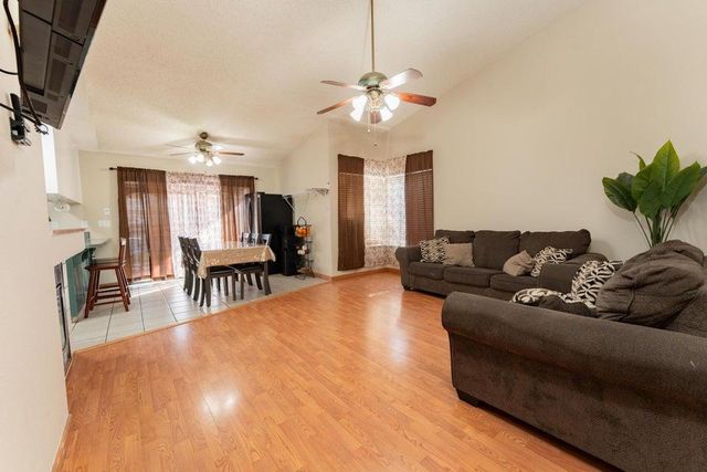 1818 S Cain Street, Visalia, CA 93292