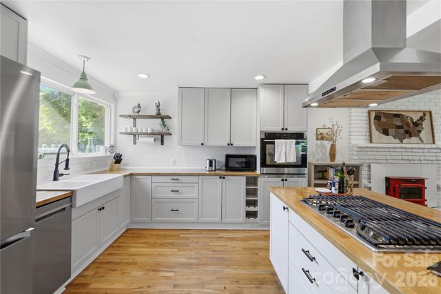 2252 Riceville Road, Asheville, NC 28805