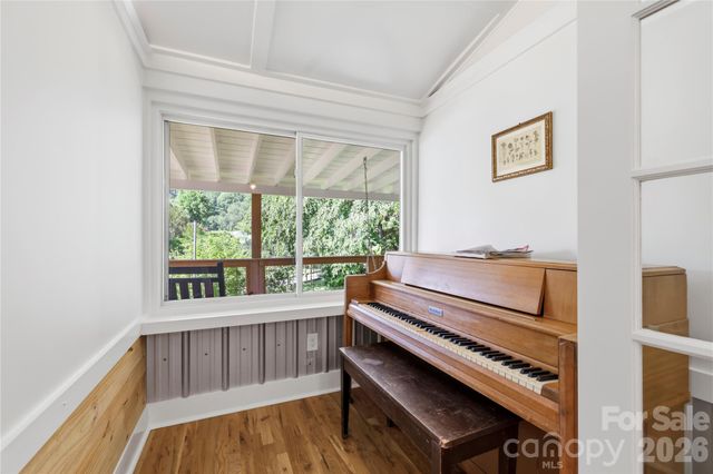 2252 Riceville Road, Asheville, NC 28805
