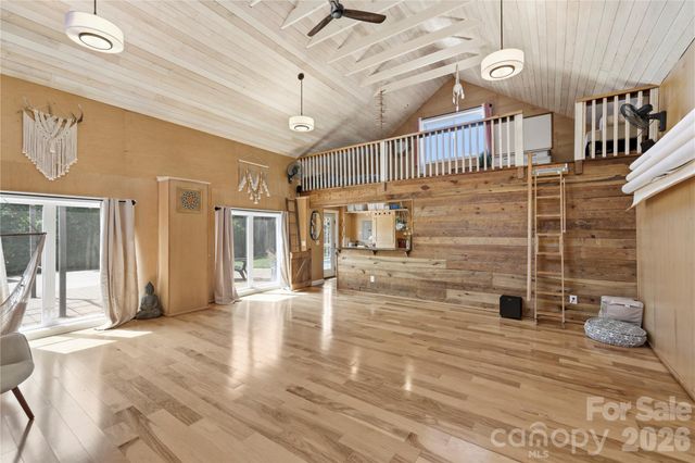 2252 Riceville Road, Asheville, NC 28805