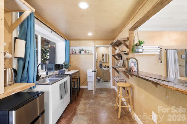 2252 Riceville Road, Asheville, NC 28805