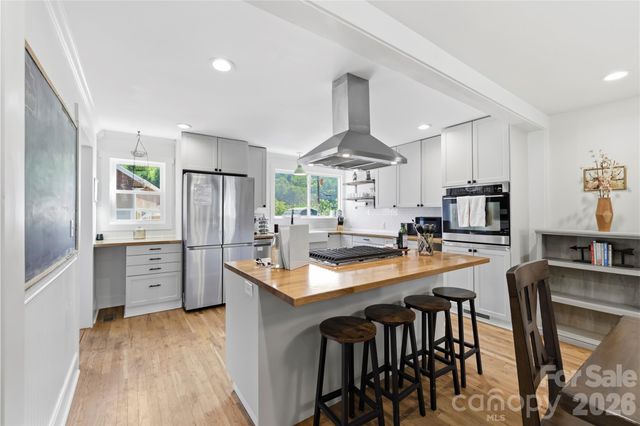 2252 Riceville Road, Asheville, NC 28805