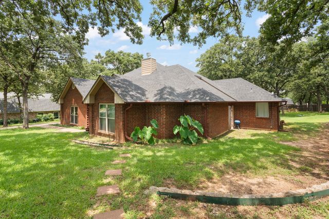 117 William Wallace Drive, Burleson, TX 76028