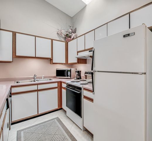 815 Andrew Redding Road 202, Lantana, FL 33462