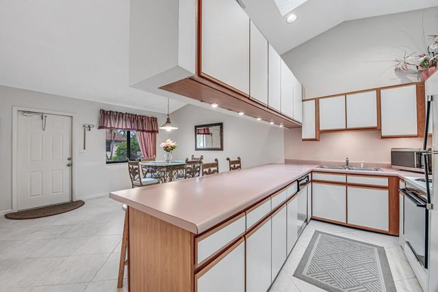 815 Andrew Redding Road 202, Lantana, FL 33462