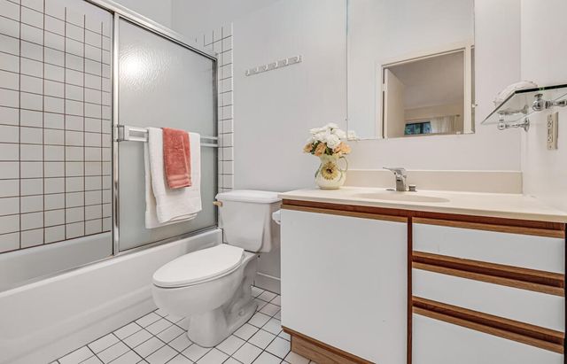 815 Andrew Redding Road 202, Lantana, FL 33462