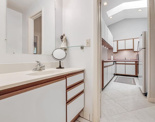 815 Andrew Redding Road 202, Lantana, FL 33462