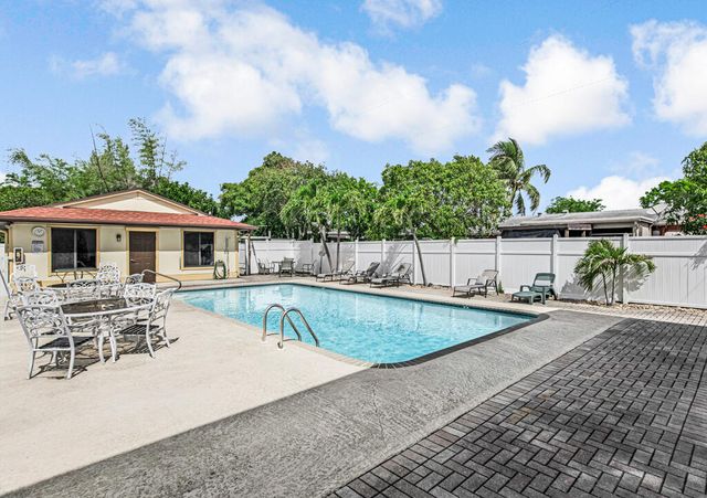 815 Andrew Redding Road 202, Lantana, FL 33462