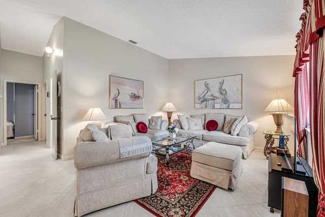 815 Andrew Redding Road 202, Lantana, FL 33462