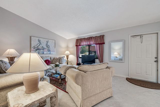 815 Andrew Redding Road 202, Lantana, FL 33462