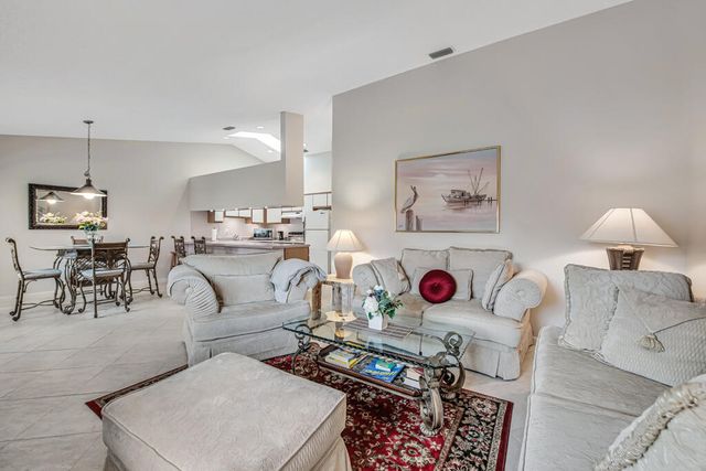 815 Andrew Redding Road 202, Lantana, FL 33462