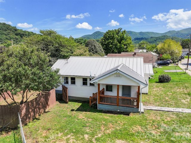 417 Riverbend Street, Waynesville, NC 28786