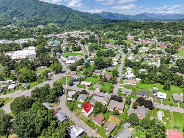 417 Riverbend Street, Waynesville, NC 28786