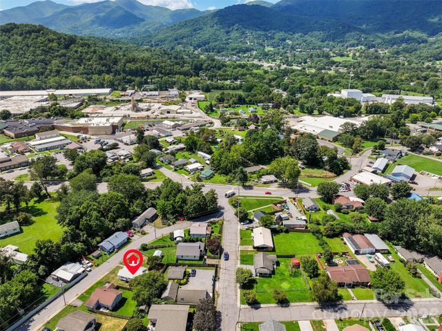 417 Riverbend Street, Waynesville, NC 28786