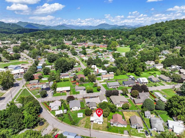 417 Riverbend Street, Waynesville, NC 28786