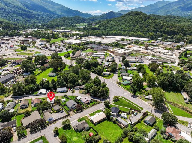 417 Riverbend Street, Waynesville, NC 28786
