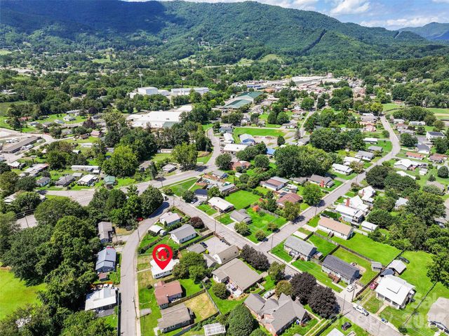 417 Riverbend Street, Waynesville, NC 28786
