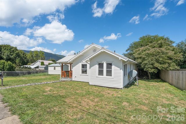417 Riverbend Street, Waynesville, NC 28786