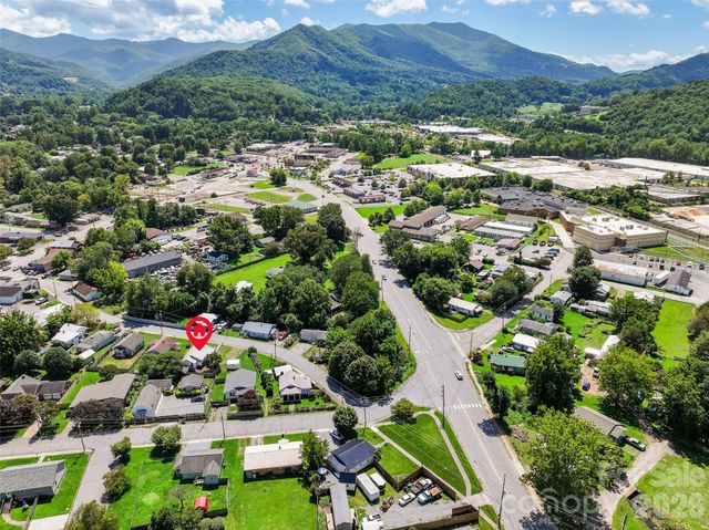 417 Riverbend Street, Waynesville, NC 28786