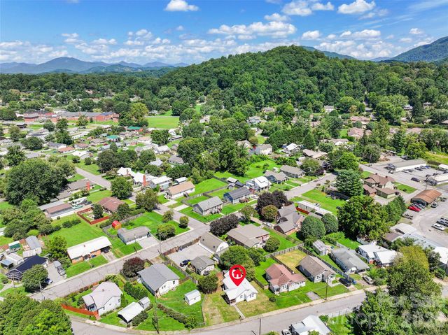 417 Riverbend Street, Waynesville, NC 28786