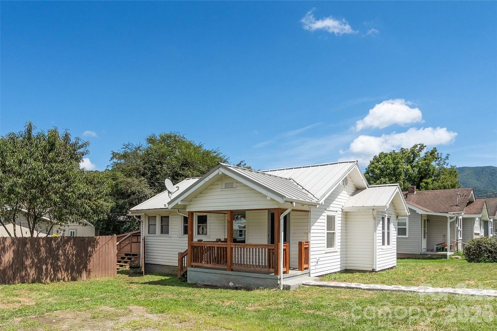 417 Riverbend Street, Waynesville, NC 28786