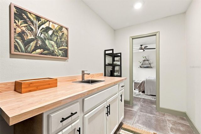 10113 LINDELAAN DRIVE, Tampa, FL 33618