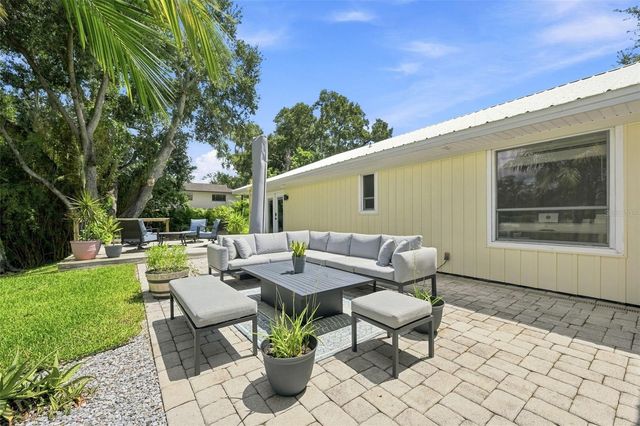 10113 LINDELAAN DRIVE, Tampa, FL 33618