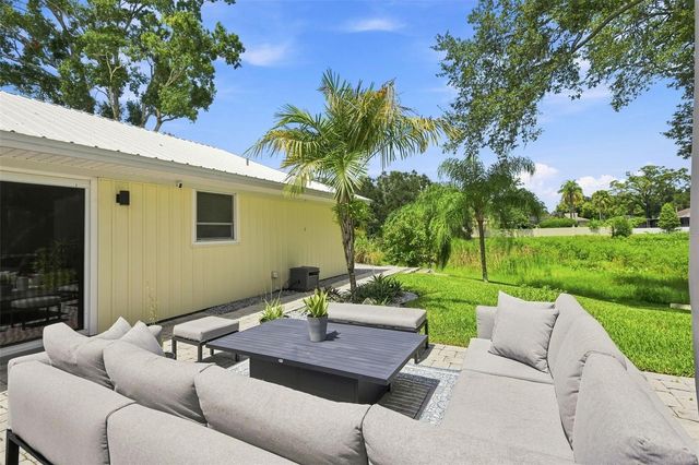 10113 LINDELAAN DRIVE, Tampa, FL 33618