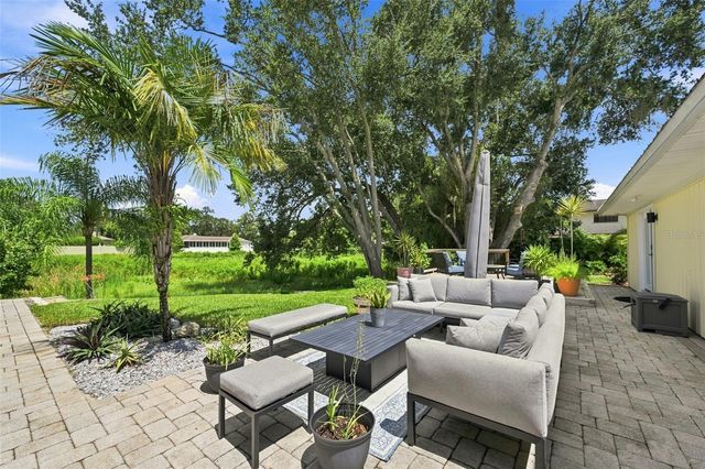 10113 LINDELAAN DRIVE, Tampa, FL 33618