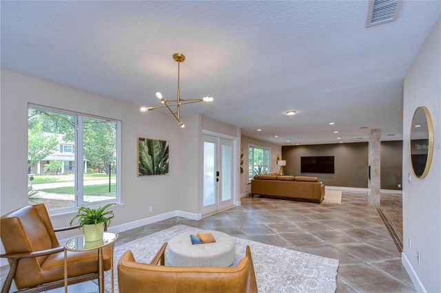 10113 LINDELAAN DRIVE, Tampa, FL 33618