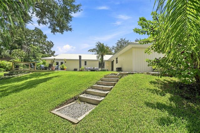 10113 LINDELAAN DRIVE, Tampa, FL 33618