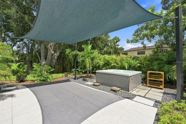 10113 LINDELAAN DRIVE, Tampa, FL 33618