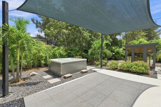 10113 LINDELAAN DRIVE, Tampa, FL 33618