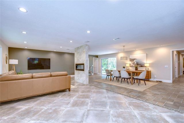 10113 LINDELAAN DRIVE, Tampa, FL 33618