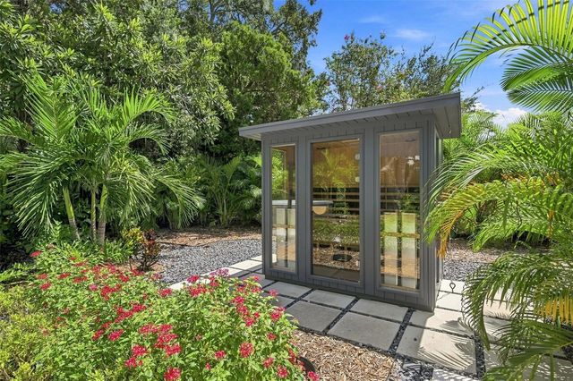 10113 LINDELAAN DRIVE, Tampa, FL 33618