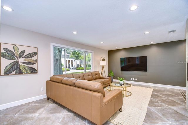 10113 LINDELAAN DRIVE, Tampa, FL 33618