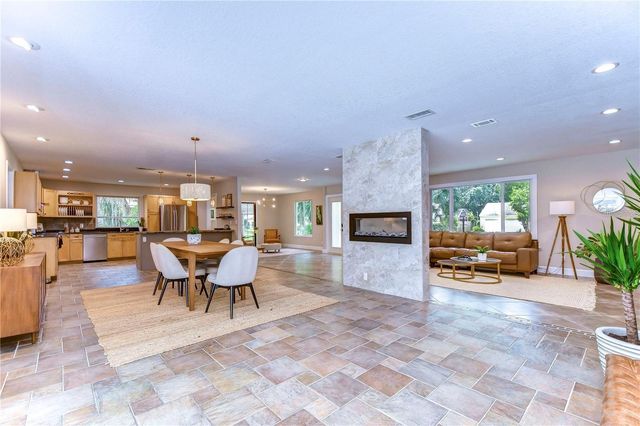 10113 LINDELAAN DRIVE, Tampa, FL 33618