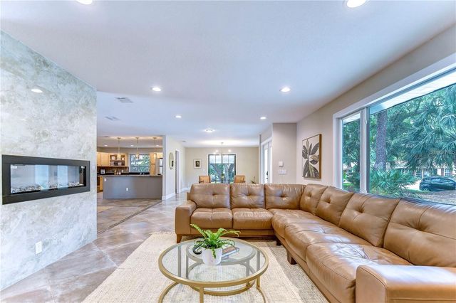 10113 LINDELAAN DRIVE, Tampa, FL 33618