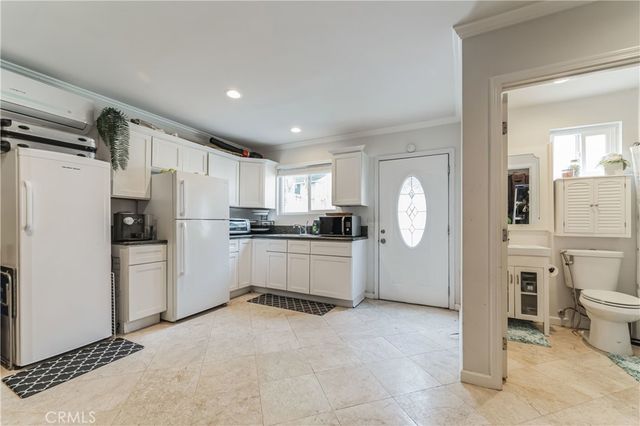 21366 Rios Street, Woodland Hills, CA 91364