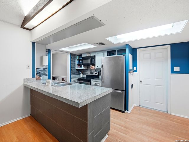 7115 Forest Brk, San Antonio, TX 78240