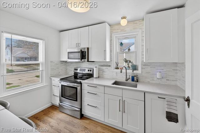 2819 Geneva Street, Dearborn, MI 48124