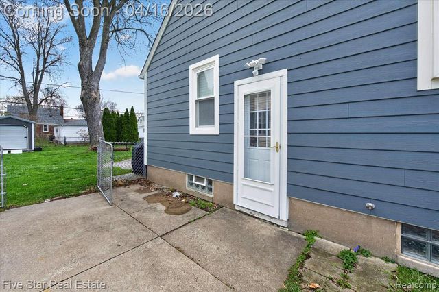 2819 Geneva Street, Dearborn, MI 48124
