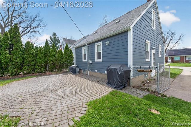 2819 Geneva Street, Dearborn, MI 48124