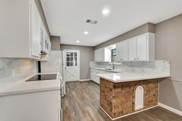 1523 E Morris Street E, Madisonville, TX 77864