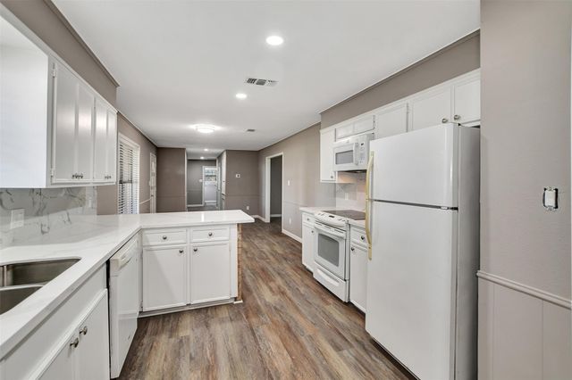 1523 E Morris Street E, Madisonville, TX 77864