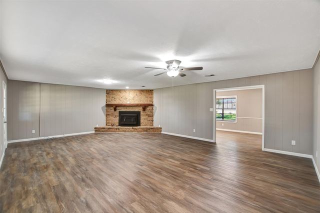 1523 E Morris Street E, Madisonville, TX 77864