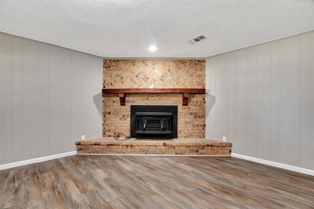 1523 E Morris Street E, Madisonville, TX 77864