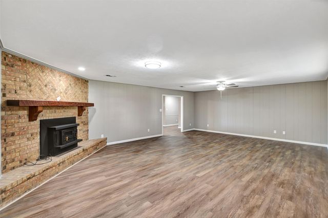 1523 E Morris Street E, Madisonville, TX 77864