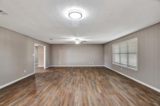 1523 E Morris Street E, Madisonville, TX 77864